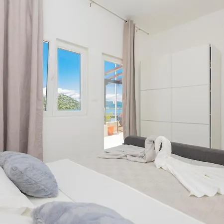 Apartment Stunning In With House Sea View Rogotin