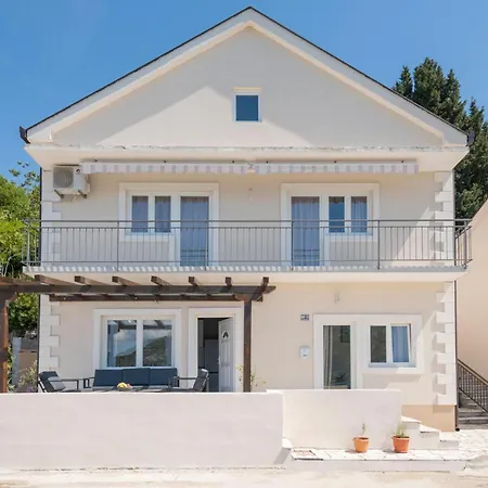 Apartment Stunning In With House Sea View Rogotin